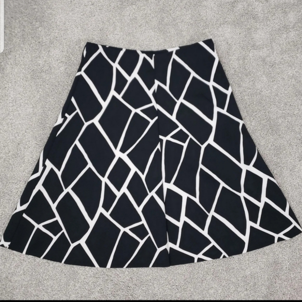 Free ship New Black and White stretch skirt